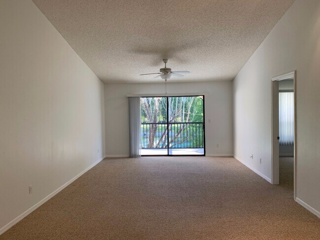 Foto del edificio - ANNUAL RENTAL - 2 BED/2 BATH SECOND FLOOR ...