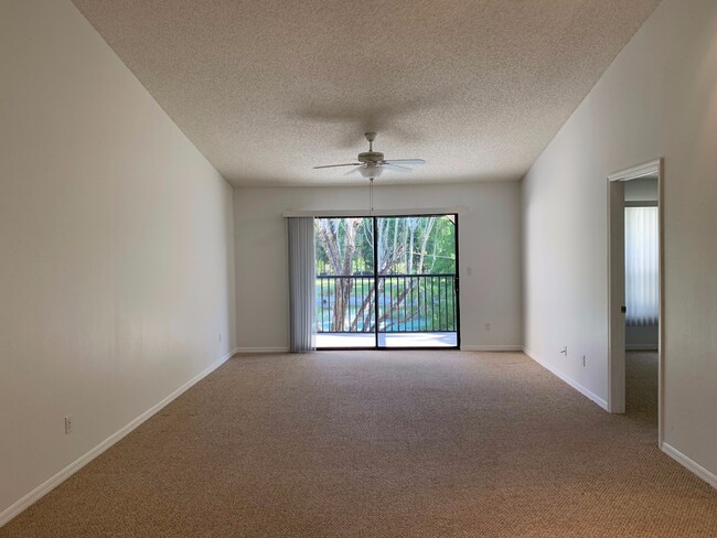 Building Photo - ANNUAL RENTAL - 2 BED/2 BATH SECOND FLOOR ...