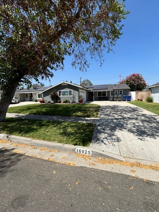 Building Photo - 16025 Pescados Dr