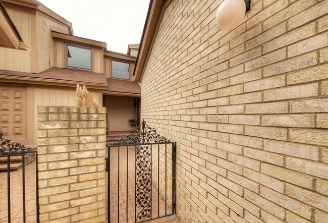 Gate to Private Front Porch - 5206 Richard Run