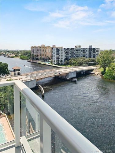 Building Photo - 1401 N Riverside Dr