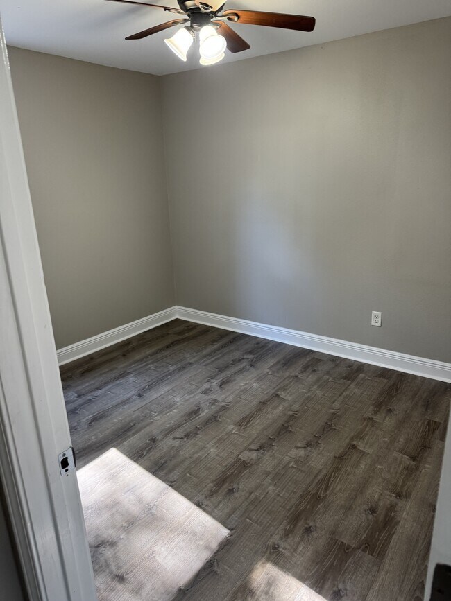 Foto del edificio - 212 Hazelnut St