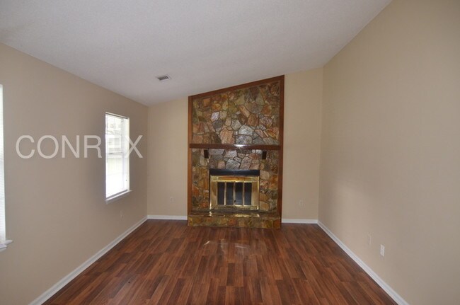 Building Photo - Two Story with Garage