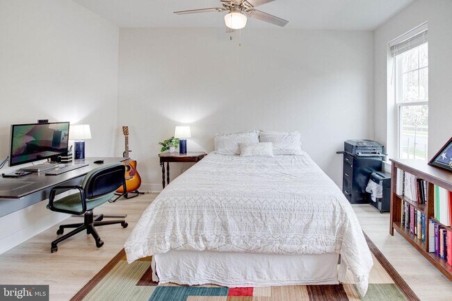 Foto del edificio - 1576 Meadowlark Glen Rd