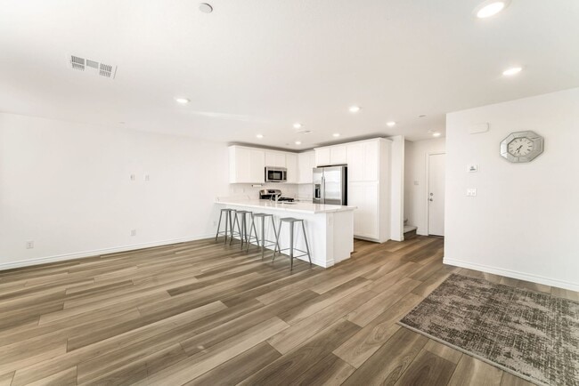 Foto del edificio - Modern Elegance Meets Everyday Comfort in a Thoughtfully Designed Home