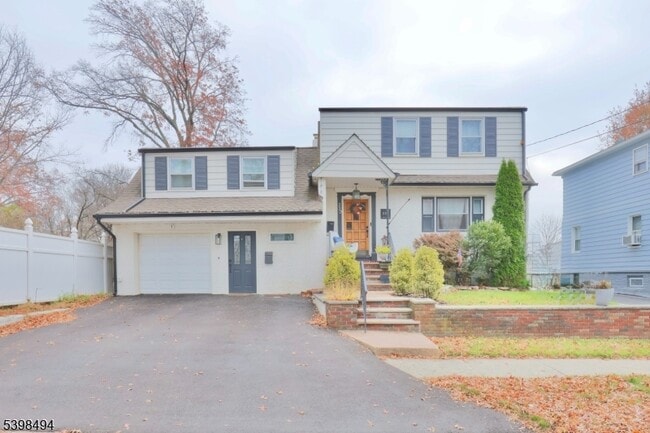 Building Photo - 220 E Munsell Ave