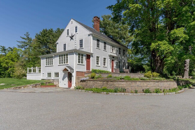 Foto del edificio - 70 Woodland Rd