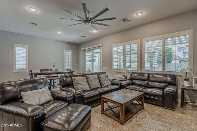 Building Photo - 4135 E Grand Canyon Dr