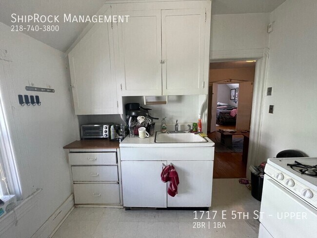 Foto del edificio - 1717 E 5th St