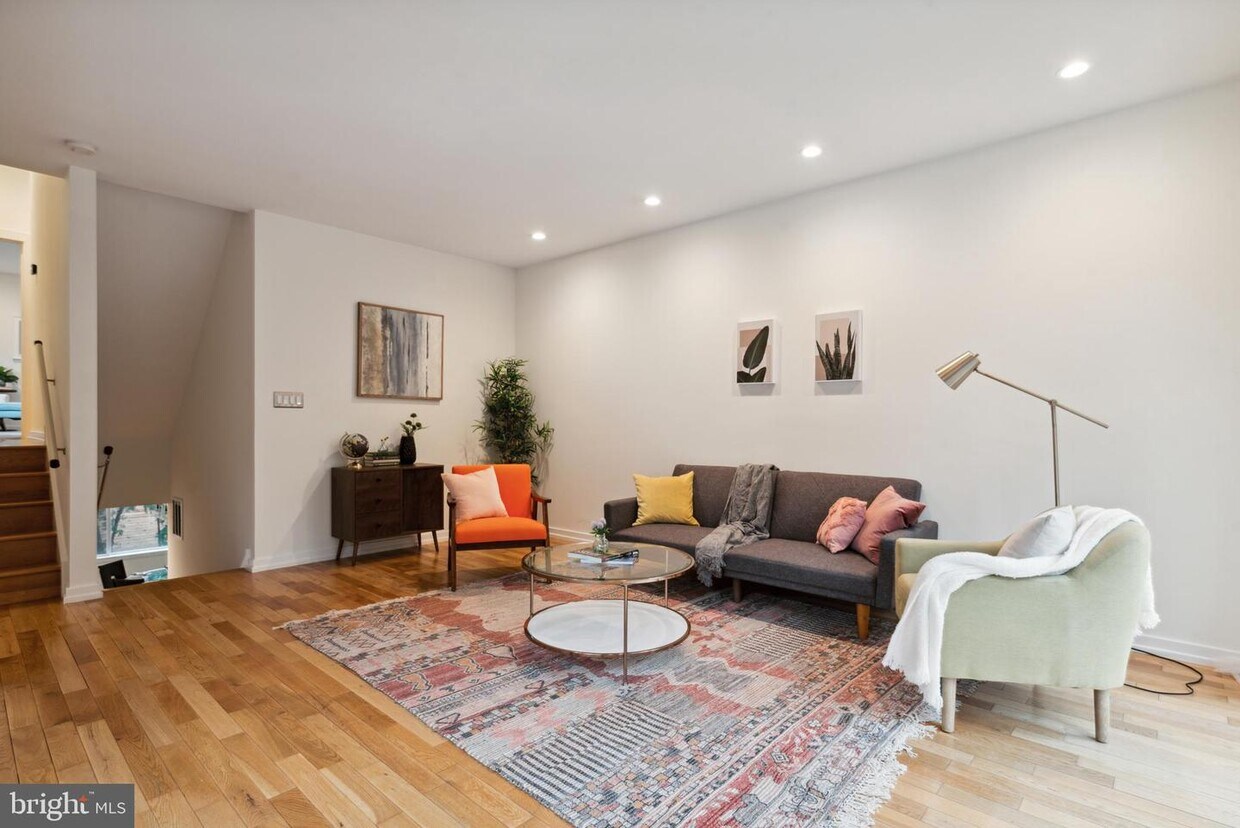 Foto principal - 215 Shurs Ln