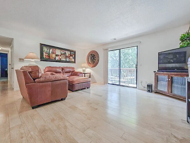 Foto del edificio - 9523 University Ave