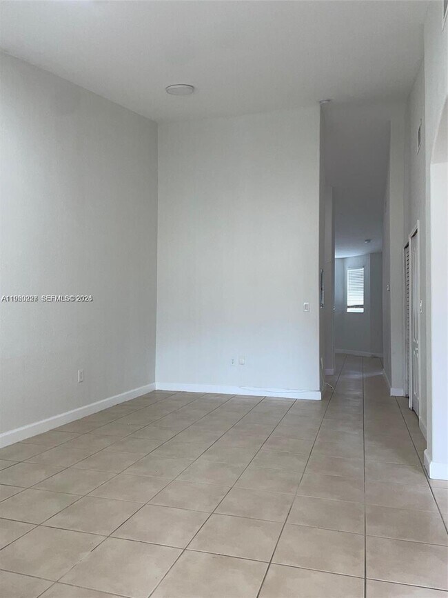 Foto del edificio - 2637 SE 16th Terrace