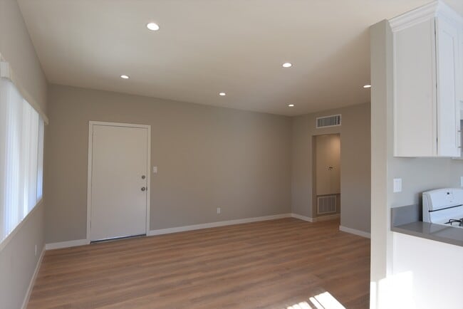 Building Photo - 345 E San Jose Ave