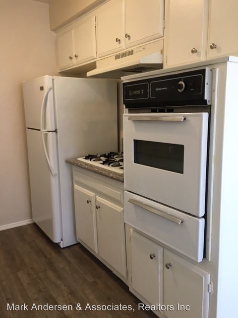 Building Photo - 555-555 N El Molino Ave