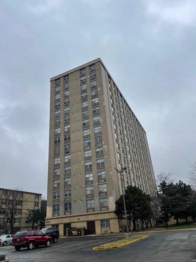 Building Photo - 4300 W Ford City Dr