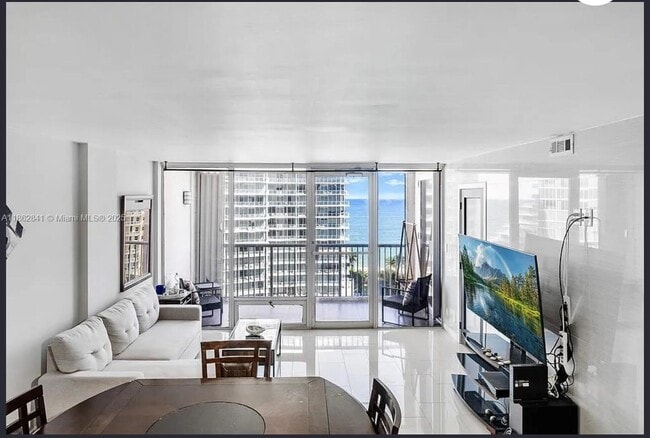 Foto del edificio - 2200 NE 33rd Ave