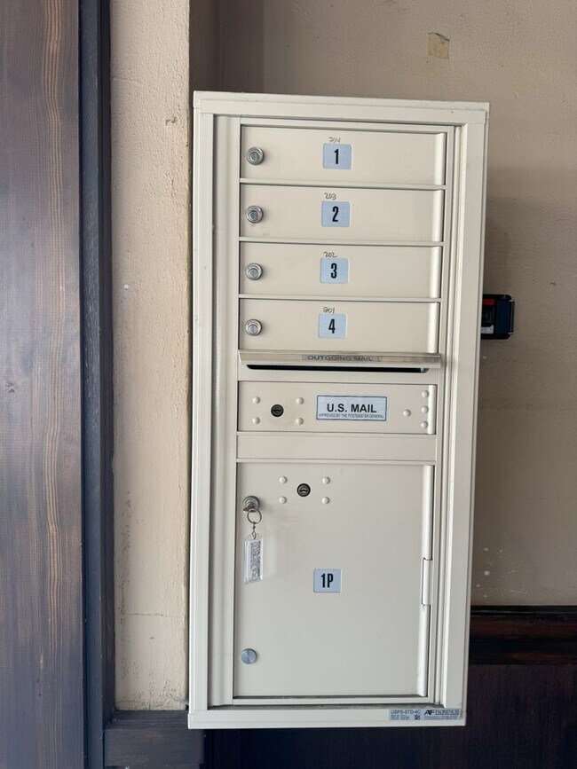 Building Photo - R282A