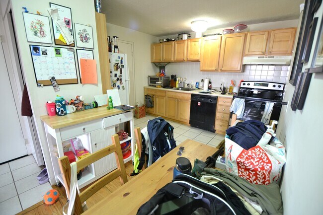 Foto del edificio - 290 Corey Rd