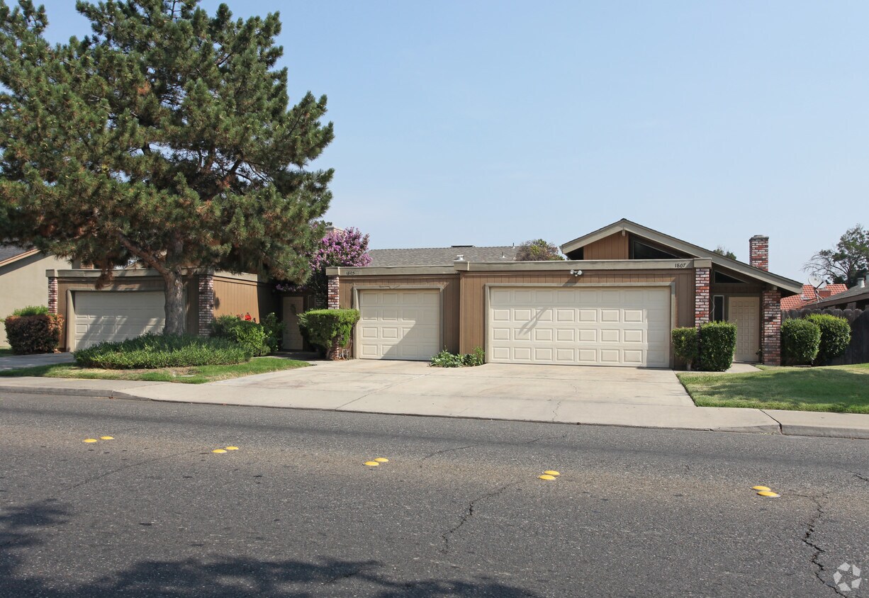 Building Photo - Naraghi Duplexes