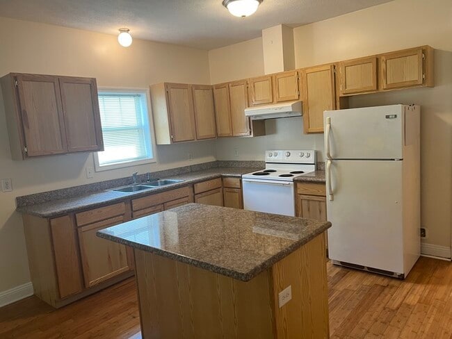 Photo - Beautiful 2/1 duplex Townhome