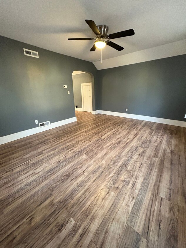 Primary Photo - MI - 03 - Kane St