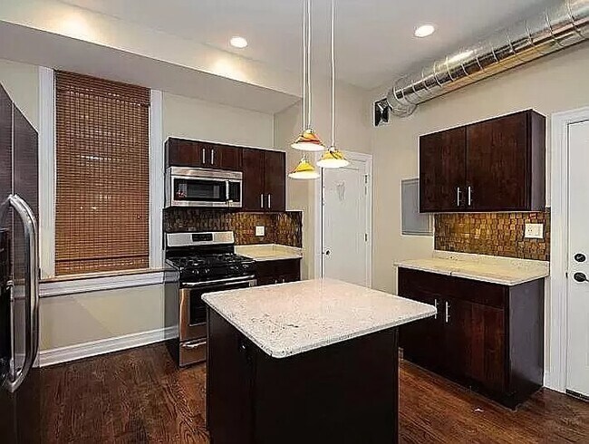 Foto del edificio - 2155 W Potomac Ave