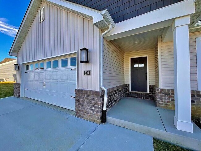 Foto del edificio - 810 Applewood Creek Dr