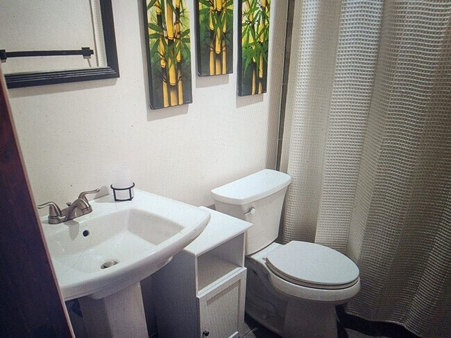 Building Photo - 235-237 Glessner