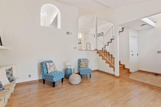 Foto del edificio - Excellent Rosewood Townhome for Lease, Cam...