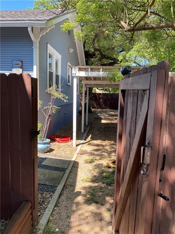 Building Photo - 808 W Annie St