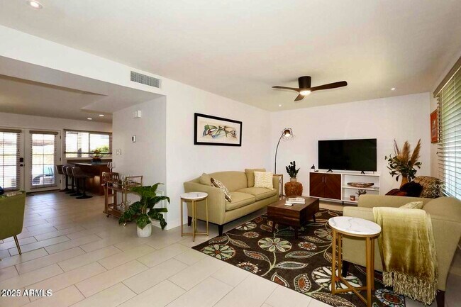 Foto del edificio - 8237 E Orange Blossom Ln