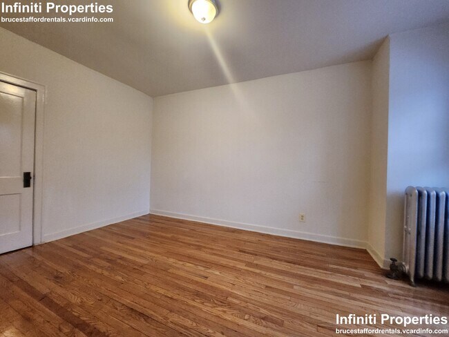 Foto del edificio - 1417 W 82nd St