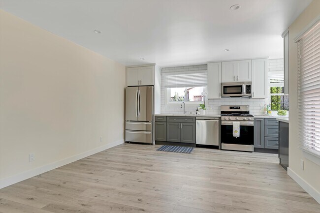 Building Photo - 1455 S Cochran Ave