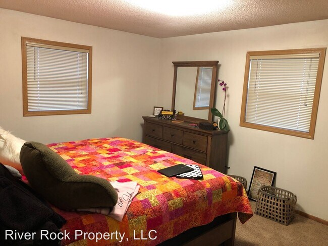 Foto del edificio - 1002 Oak St N