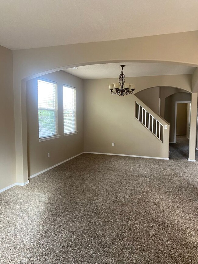 Building Photo - Beautiful 5 BR, 3BA, 3300 Sqft Home in Rio...