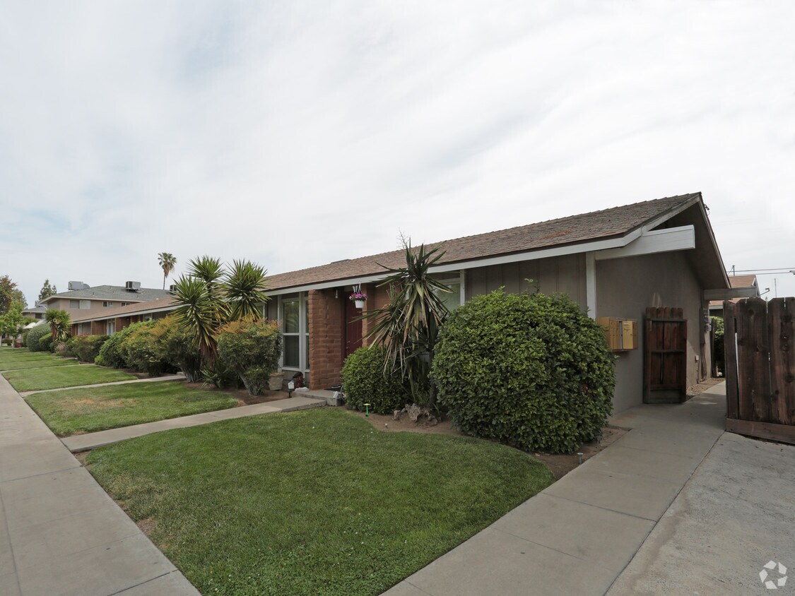 Primary Photo - 935 Minnewawa Ave