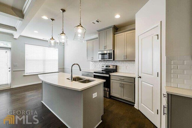Building Photo - 2204 Bedell Dr