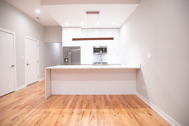 Foto del edificio - 1028 N California Ave