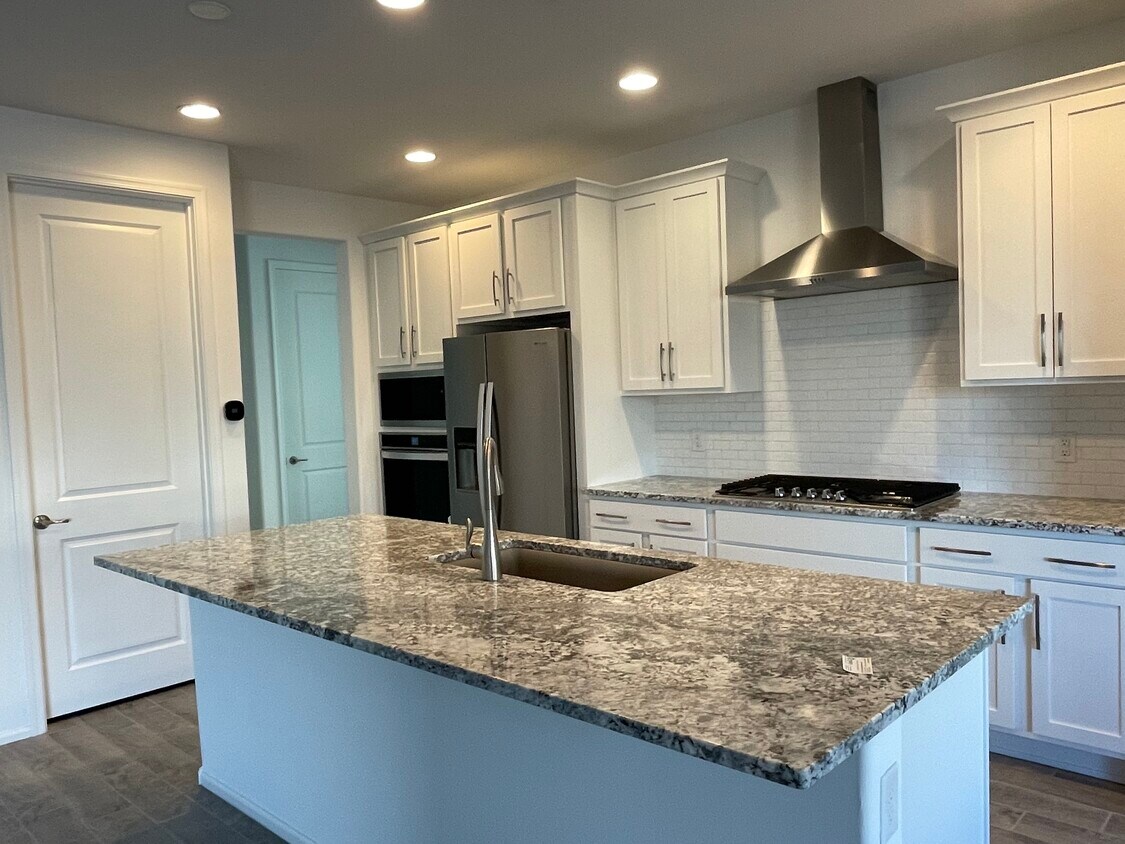Foto principal - 9719 E Carr Peak Trl