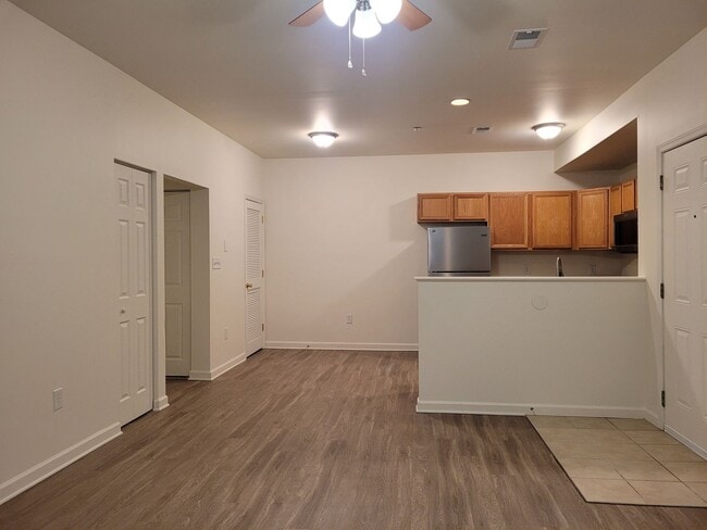 Building Photo - 670 Bassett Dr