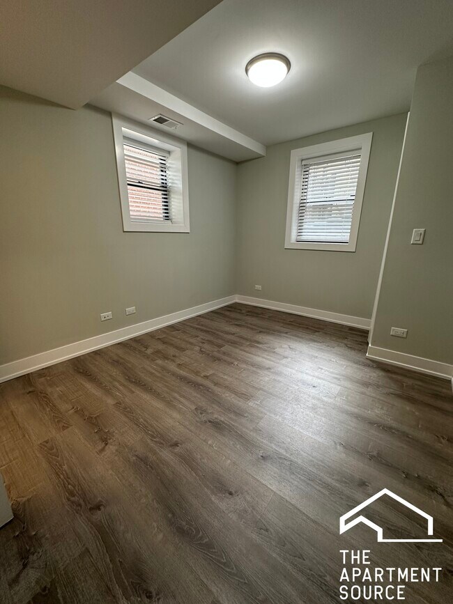 Building Photo - 918 Crain St