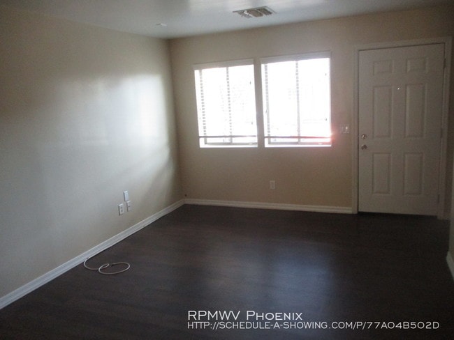 Building Photo - Charming 2x2 Phoenix Condo Near L-101 & I-17