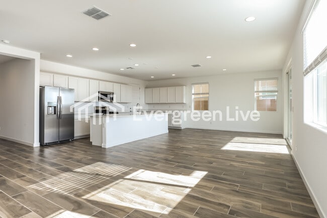 Foto del edificio - 10115 E Ulysses Ave