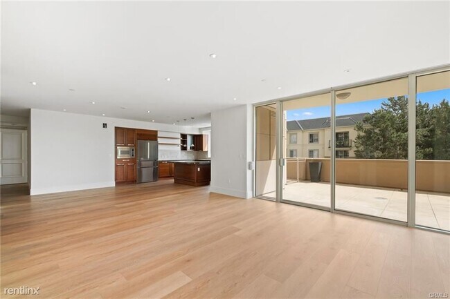 Building Photo - 2 br, 3 bath Condo - 8039 Scholarship