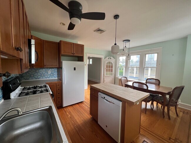 Foto del edificio - 7864 Beverly Blvd