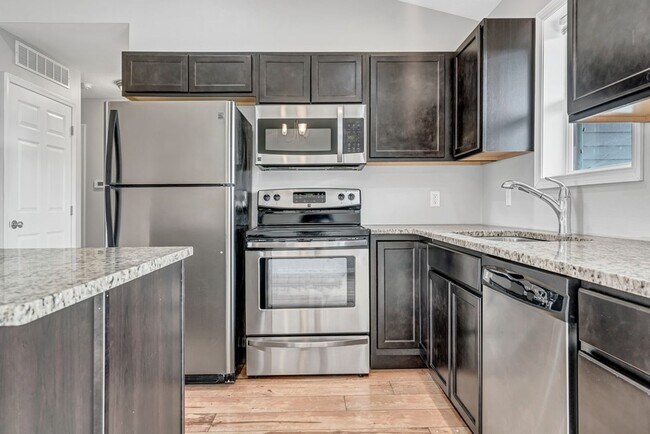 Foto del edificio - Summerland Twinhomes