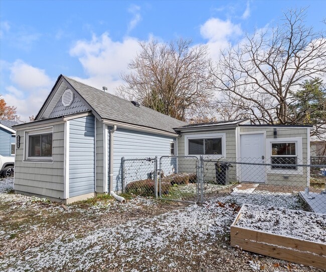 Building Photo - 1935 Maddy Ln