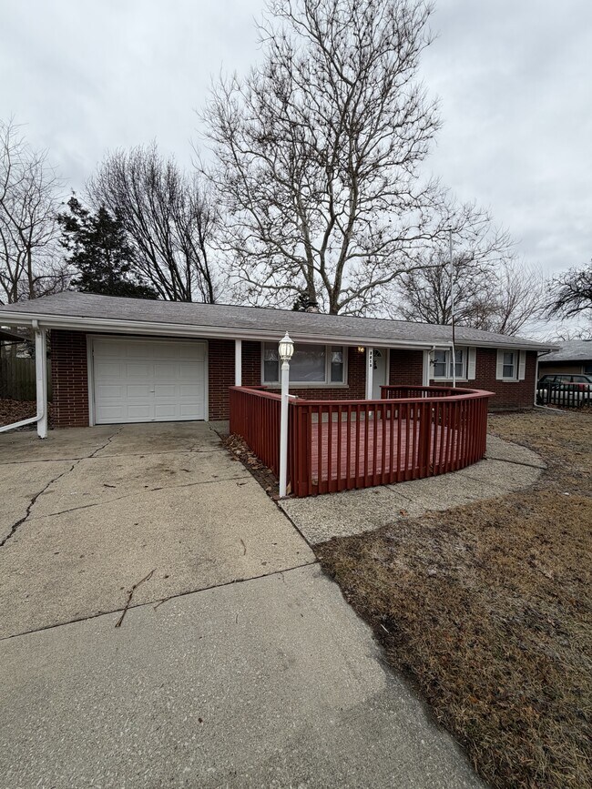 Foto del edificio - 2213 Roland Dr