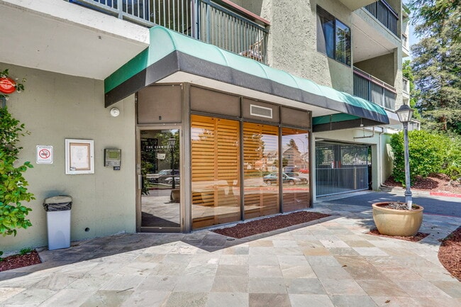 Building Photo - Large, Comfy 2BR, 2BA Condo with Convenient Location