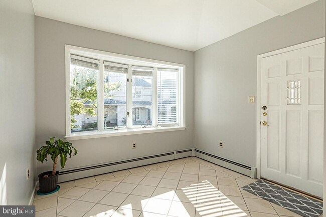 Building Photo - 32 N Pennock Ave